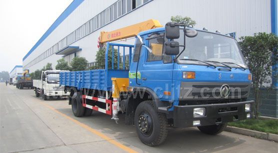 東風(fēng)153隨車(chē)起重運(yùn)輸車(chē)